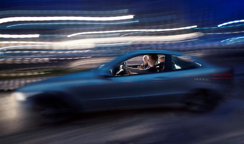 Nuoret_autossa.065112